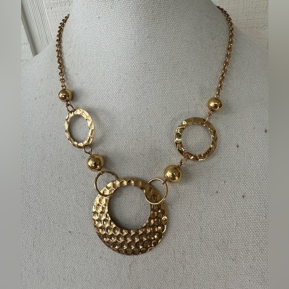 Three goldtone layering style necklaces - Picture 3 of 8